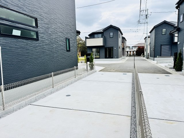 八王子市　上壱分方町　新築一戸建て　１８期の前面道路含む現地写真|～北東5.0ｍ道路に面しています～