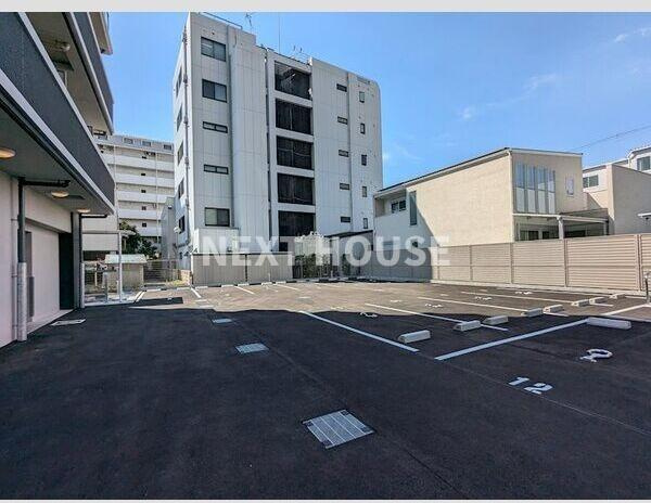 エスリード長居公園PARK AVENUEの駐車場