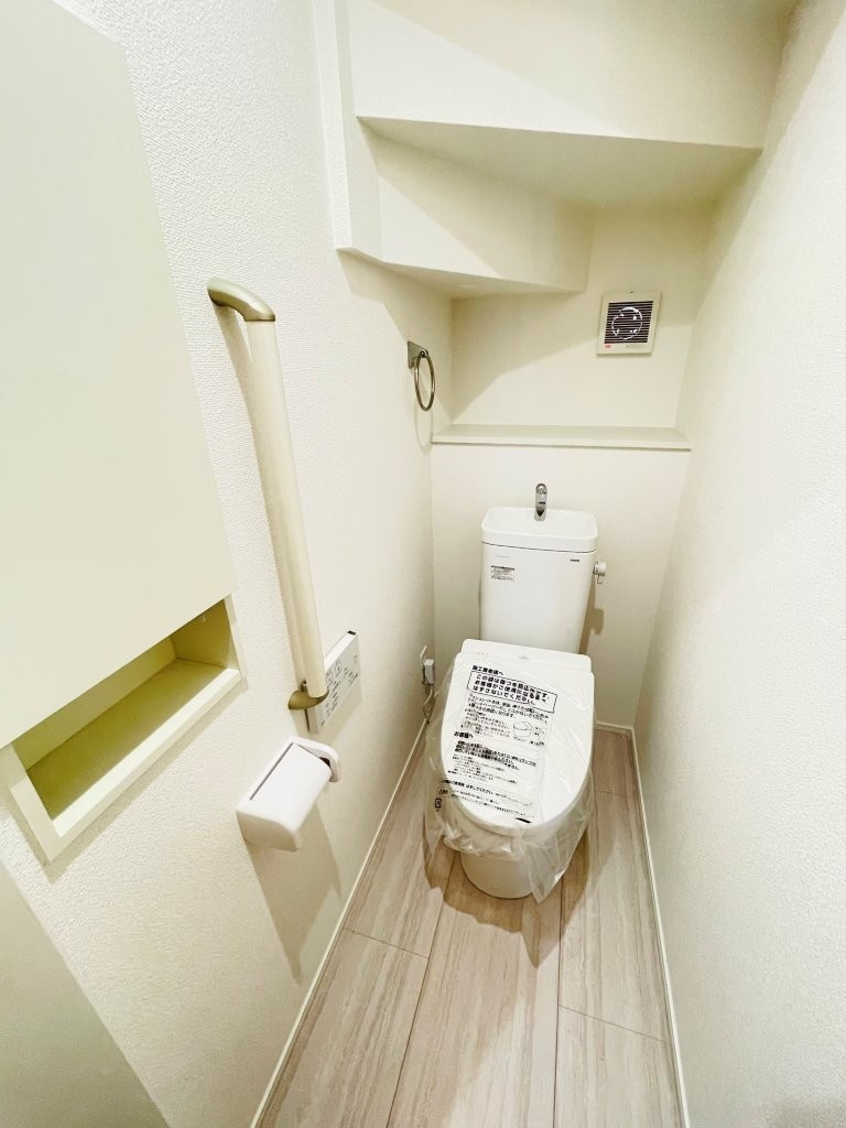 豊田市堤町　新築分譲住宅　全3棟　1号棟のトイレ|1階、2階とも温水洗浄機能付きトイレです。