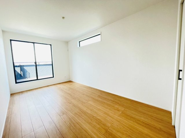 豊田市堤町　新築分譲住宅　全3棟　1号棟の洋室|居室は、収納つきで子ども部屋や寝室など多彩な用途の利用ができます♪