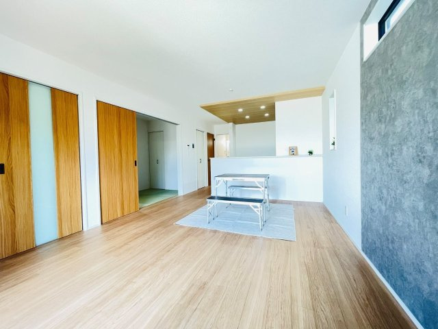 豊田市堤町　新築分譲住宅　全3棟　1号棟の居間・リビング|家族でくつろげる広々としたリビングダイニング。
