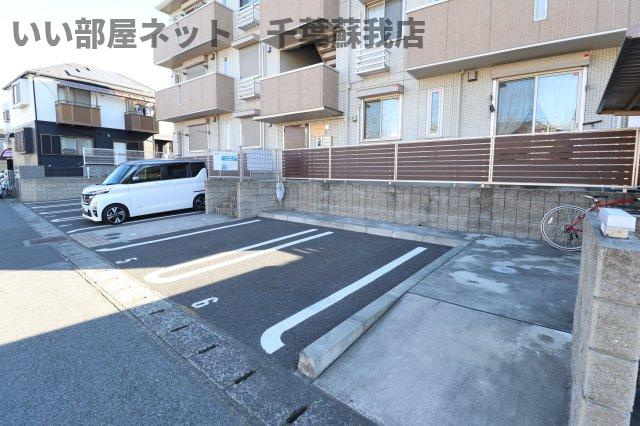 GrandBonheurの駐車場|車をお持ちの方に嬉しい駐車場付きの物件です