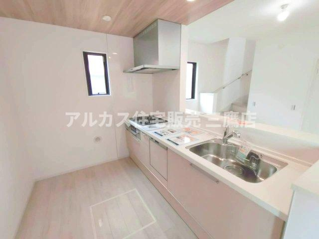 【内覧動画公開中！】府中市多磨町2丁目 西武多摩川線 多磨駅 新築戸建のキッチン