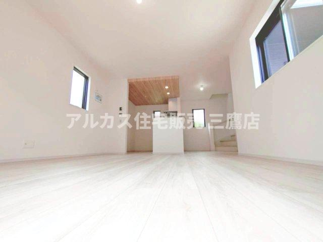 【内覧動画公開中！】府中市多磨町2丁目 西武多摩川線 多磨駅 新築戸建の居間・リビング