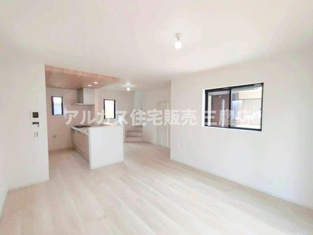 【内覧動画公開中！】府中市多磨町2丁目 西武多摩川線 多磨駅 新築戸建の居間・リビング