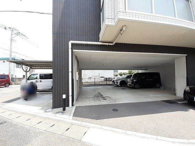 リアングォームの駐車場