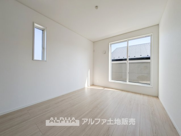 ~武蔵村山残堀3棟~ Newly built houseの洋室|【comfort room】
◆落ち着きのある室内◆寝室としても子ども部屋としても使いやすく、暮らしの変化にも対応できる空間。日々の時間を穏やかに過ごせます。