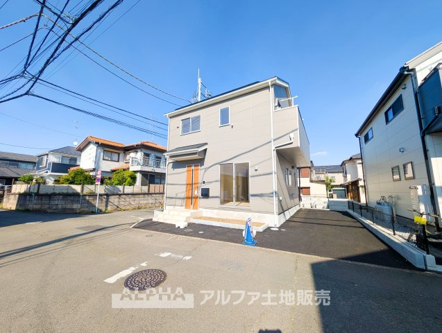 ~武蔵村山残堀3棟~ Newly built houseの駐車場|【Morning Light】◆朝の光から始まる暮らし◆
やわらかな光が差し込む住まい。ここで迎える朝が、慌ただしい日常に少しの余裕と穏やかな時間を届けてくれる。