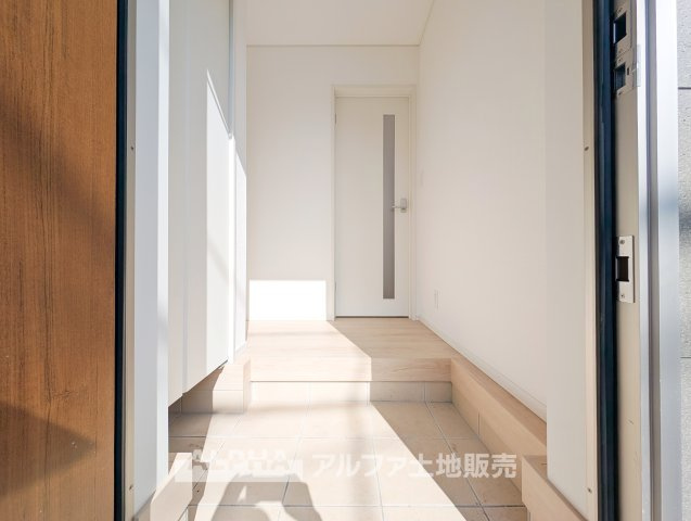 ~武蔵村山残堀3棟~ Newly built houseの玄関|【Welcome Space】
◆玄関◆帰宅時にほっとできる、穏やかな空気感の玄関。整った空間が日々の切り替えを自然にサポートし、来客時にも好印象を与えます。