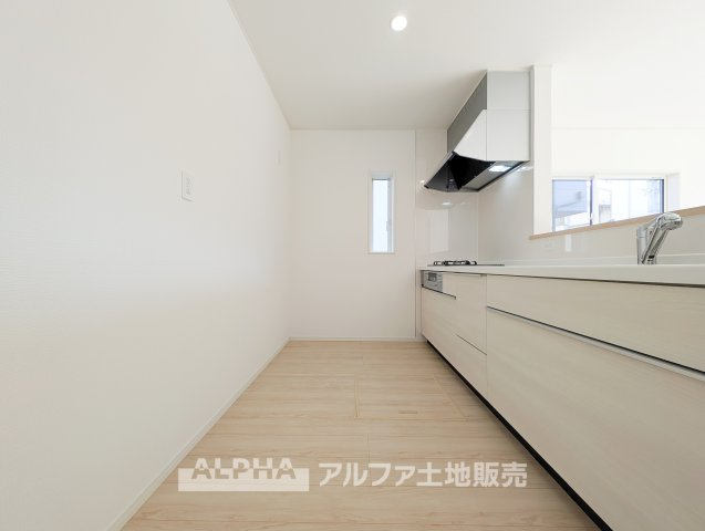 ~武蔵村山残堀3棟~ Newly built houseのキッチン|【Happy circle Kitchen】
◆団欒キッチン◆キッチンからは家族の団欒が飛び交い明るい陽射しを浴びながらの朝食は楽しく素敵な時を奏でる空間。