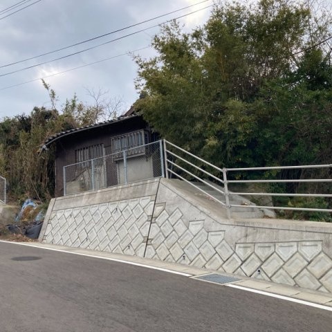 東山町古家付き土地の外観