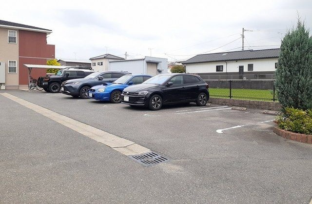 グレイス春日の駐車場