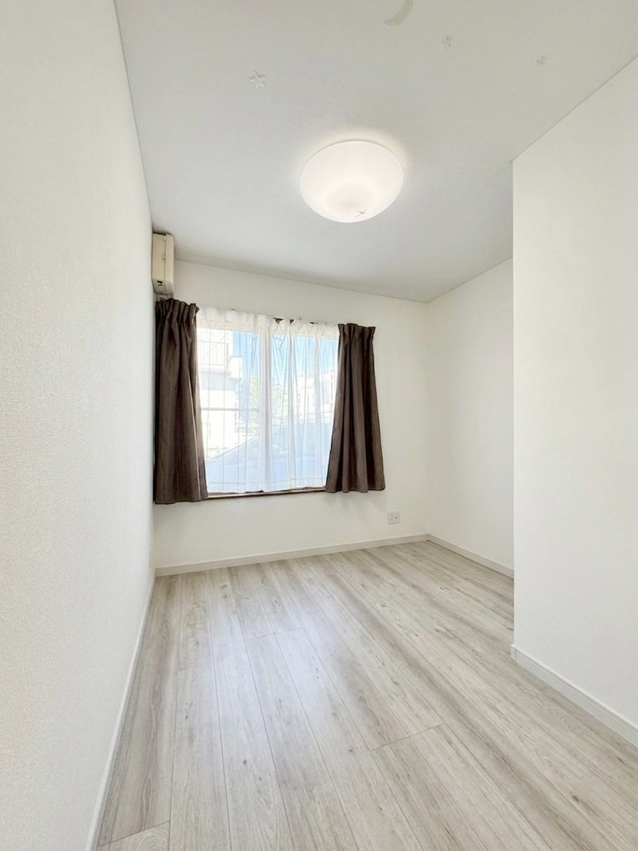 新琴似10条1丁目　一戸建ての洋室|1階洋室　※バーチャル加工により一部家具等を削除しております。