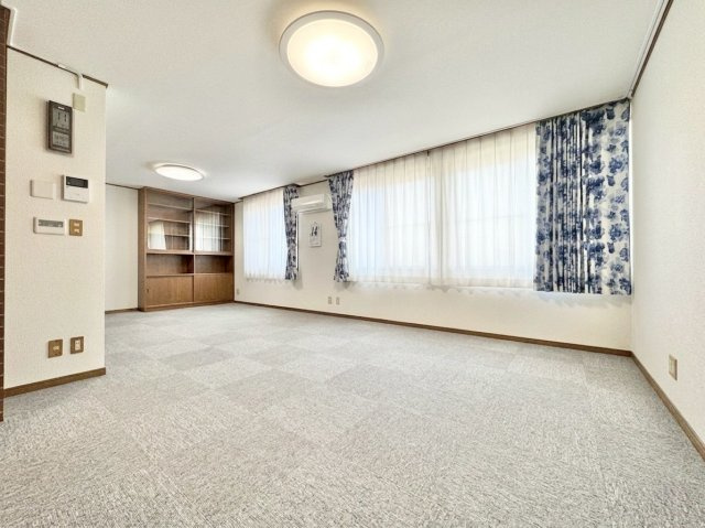 新琴似10条1丁目　一戸建ての居間・リビング|2階リビングダイニング　※バーチャル加工により一部家具等を削除しております。