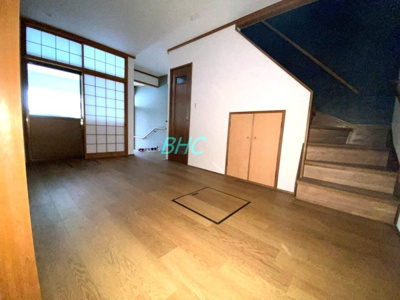 【その他】 | 長等２丁目 | 玄関へと続く収納豊富なフロアです。