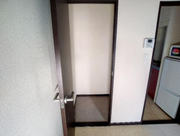 レオパレスラッキーの玄関