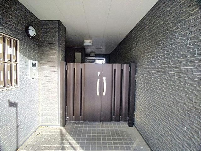 レオパレスラッキーのエントランス