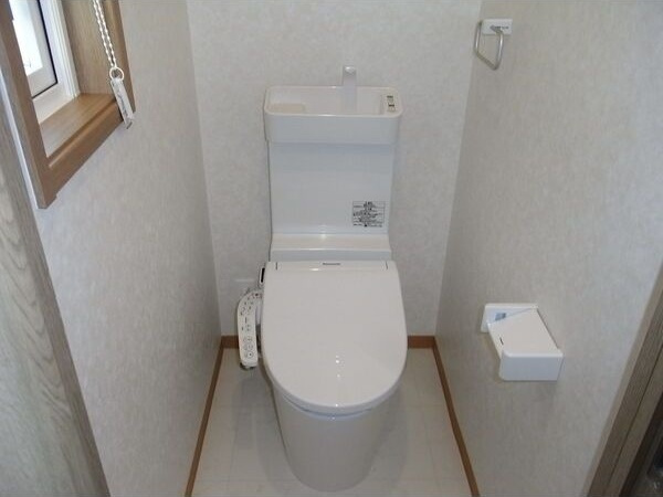 遠見塚2丁目貸家のトイレ