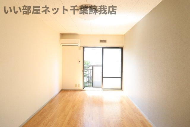 ハイツ朋英Bの居間・リビング|ゆったりとした居間です