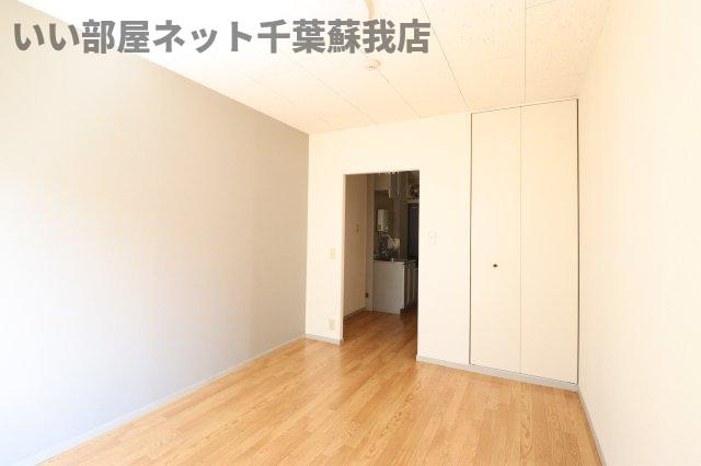 ハイツ朋英Bの寝室|ゆとりの広さです
