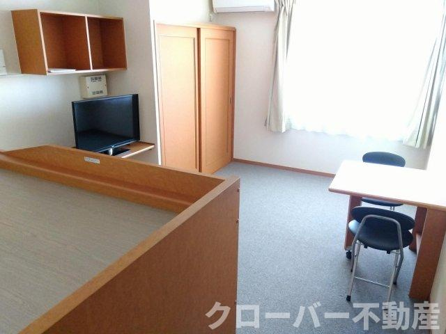 レオパレスフリューゲルⅡの居間・リビング