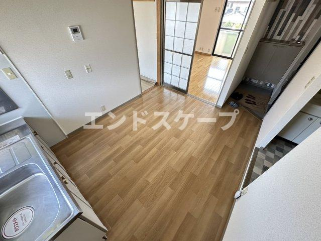 メゾンリヴェールの居間・リビング|高崎、前橋のお部屋探しはエンドスケープまで！お客様の理想お聞かせ下さい♪