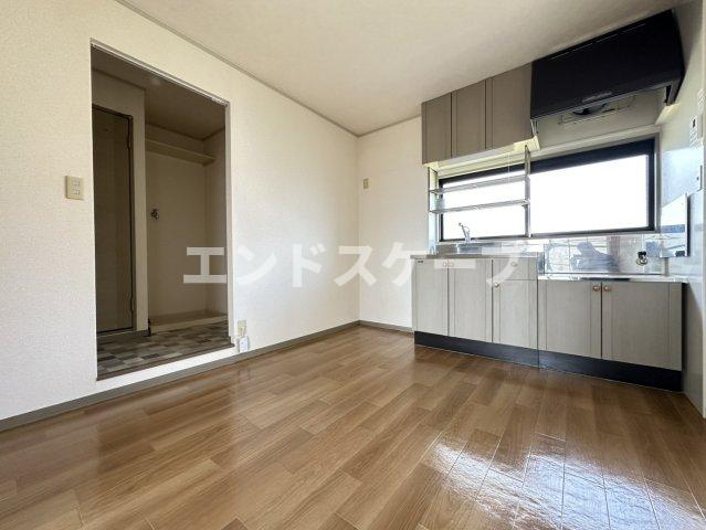 メゾンリヴェールの居間・リビング|高崎、前橋のお部屋探しはエンドスケープまで！お客様の理想お聞かせ下さい♪