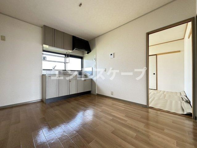 メゾンリヴェールの居間・リビング|高崎、前橋のお部屋探しはエンドスケープまで！お客様の理想お聞かせ下さい♪