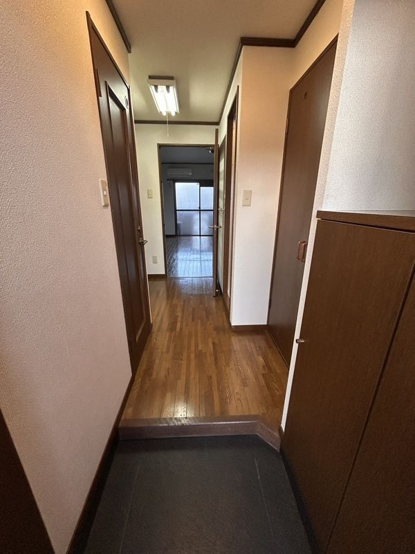 ロマネスク南博多の玄関