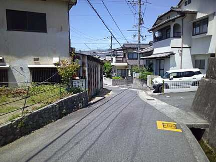 海田町寺迫2丁目中古戸建の前面道路含む現地写真