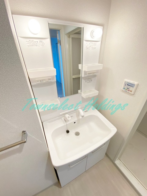 横浜市泉区中田南４丁目の賃貸マンションの洗面所|明るい洗面所です