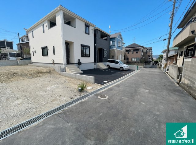 枚方市香里ケ丘　第5期　売土地の前面道路含む現地写真|周辺は落ち着いた街並みの住宅地！子育てがしやすい住環境です！