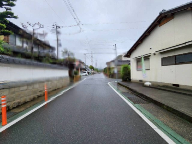 亀岡市篠町野条イカノ辻南の前面道路含む現地写真|周辺には落ち着いた街並みが広がります！！