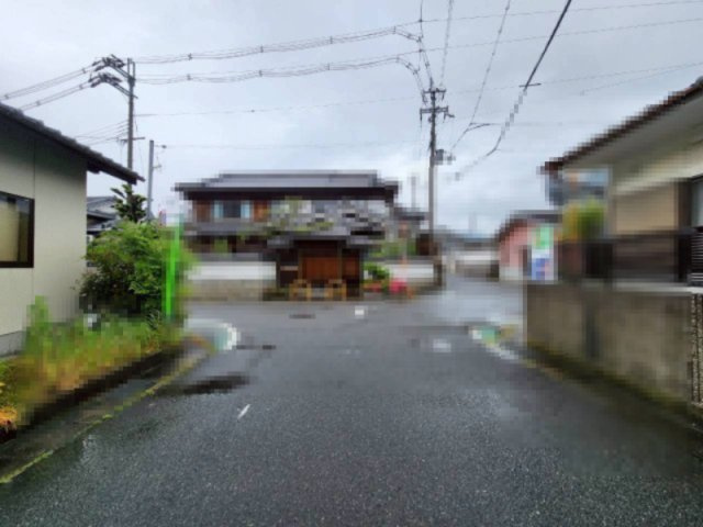 亀岡市篠町野条イカノ辻南の前面道路含む現地写真|交差点に位置する立地につき、抜け感がございます！！