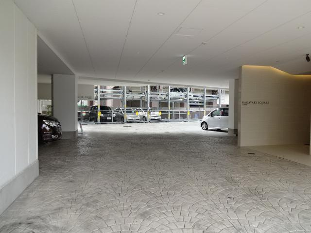 KAGAYAKI SQUAREの駐車場