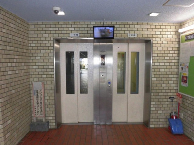 【設備】 | ターミナルマンション朝日プラザ堺 | モニター付きのセキュリティに配慮されたエレベーターは２基あり朝の忙しい時間も余裕があります。