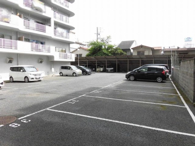 【駐車場】 | ターミナルマンション朝日プラザ堺 | 敷地内駐車場は自走式です。屋根付きの区画もございます。詳しくは担当にお問い合わせください。