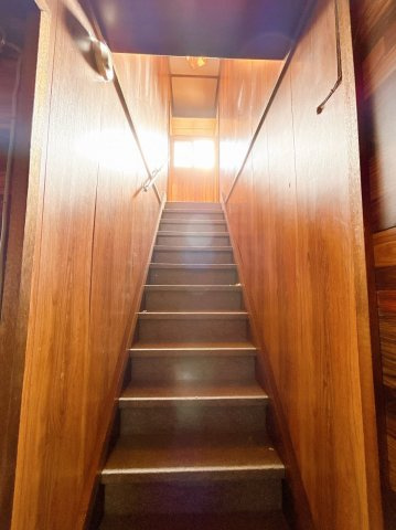 北見市中央三輪３丁目５００番地１１　中古売家のその他共用部分|【リフォーム済】階段はクリーニングを行いました。