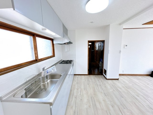 北見市中央三輪３丁目５００番地１１　中古売家のキッチン|【リフォーム済】キッチン別アングルです。