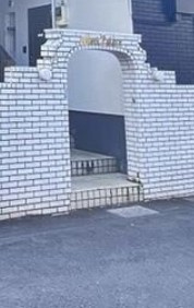 越谷市北越谷３丁目のアパートのエントランス