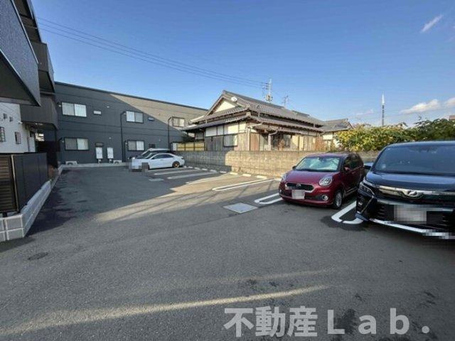 コンフォール古閑上の駐車場