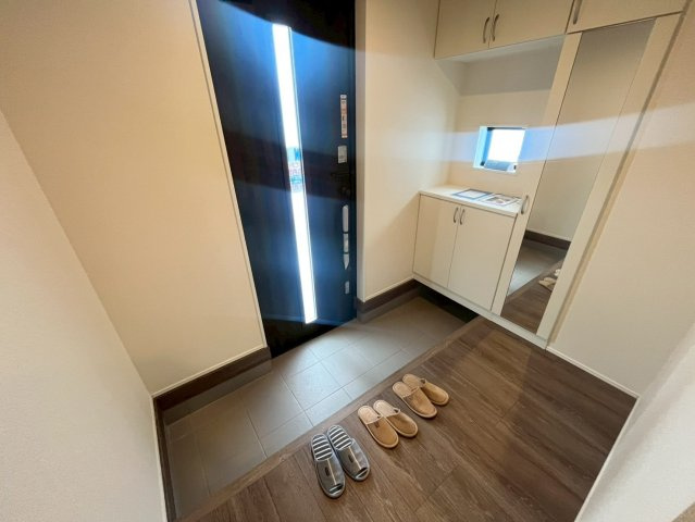 南城市知念安座真3期　新築戸建て　3号棟の玄関
