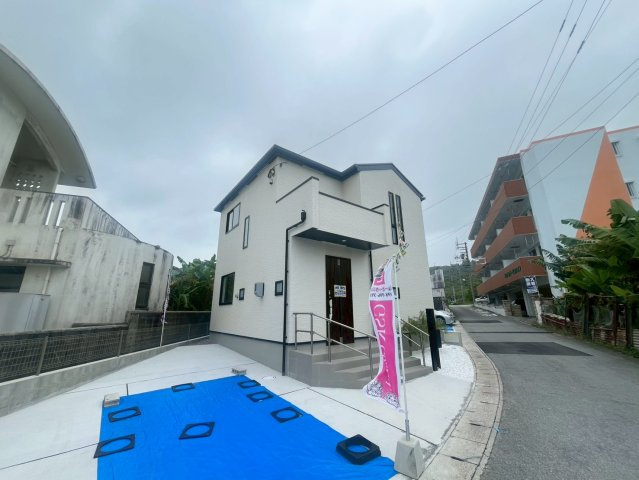 南城市知念安座真3期　新築戸建て　3号棟の前面道路含む現地写真