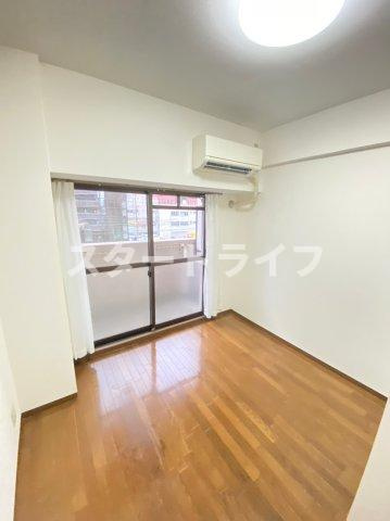 大阪市淀川区西中島１丁目の賃貸マンションの居間・リビング