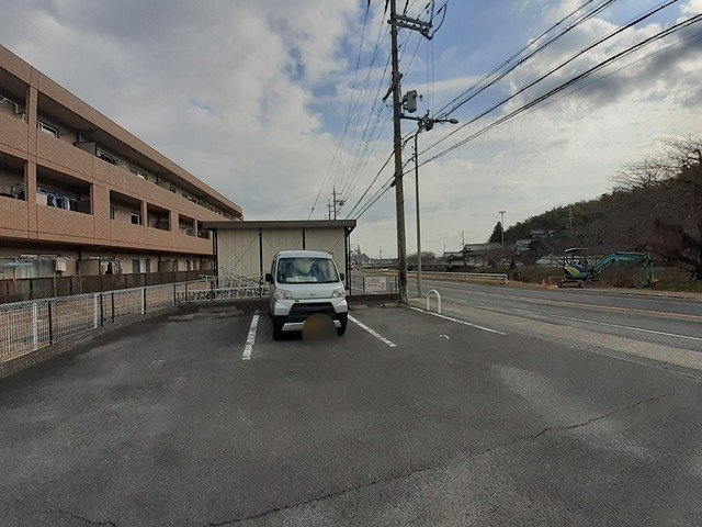 ウエストヒルズの駐車場