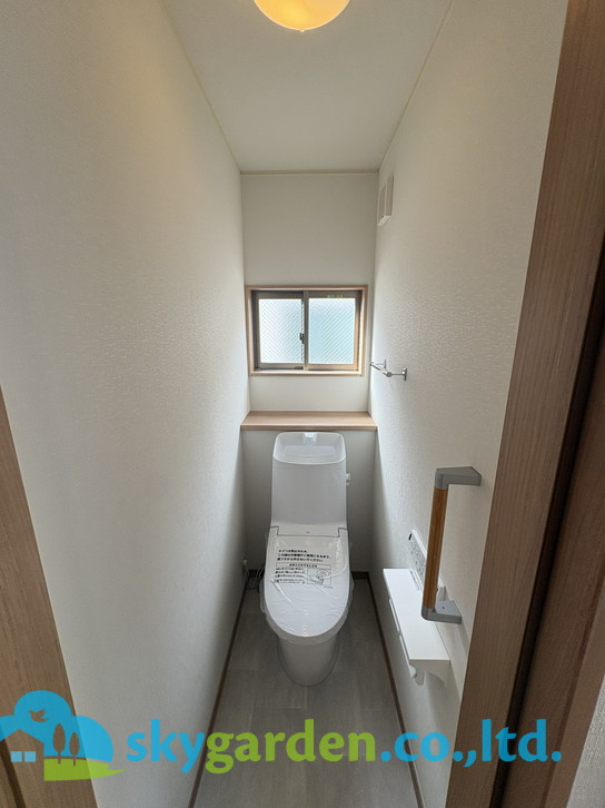 藤沢市稲荷1丁目　中古戸建　のトイレ|コンパクトで使いやすいトイレです