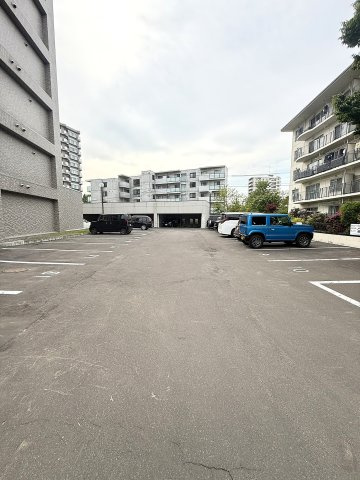 ライオンズヒルズ平岸壱番館の駐車場