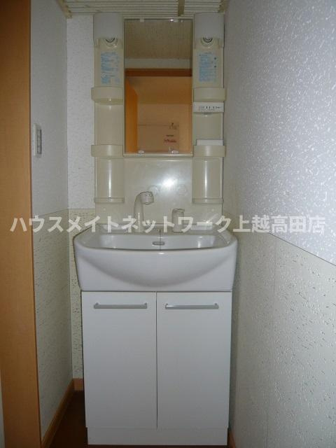 オレンジヒルズＪ２の独立洗面台|シャワー洗面（参考同型202号室室内写真）