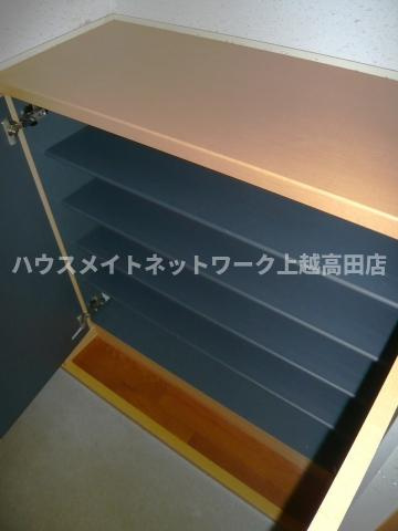 オレンジヒルズＪ２の設備|シューズボックス（参考同型202号室室内写真）