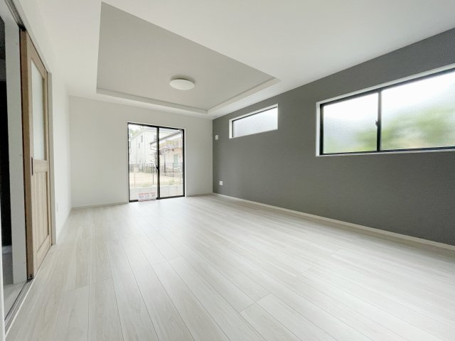 新築戸建・新築建売　郡山市大槻町17期　柴宮小・第一中の居間・リビング|折上げ天井がおしゃれな19帖のLDK♪